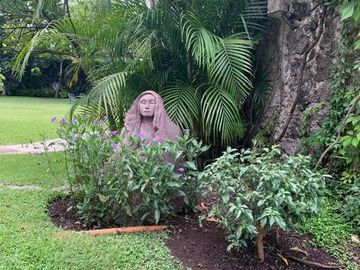 VENTA DE CASA EN LA COLONIA VOLCANES, JUNTO A VISTA HERMOSA, CUERNAVACA MOR. 2 TERRENOS JUNTOS, UN NIVEL, VIGILANCIA, ALBERCA, GRAN JARDÍN, CANCHA DE