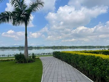 En venta lujoso y moderno departamento en Edificio Sotonovo, Km 6 vía a Samborondón, vista al Río.