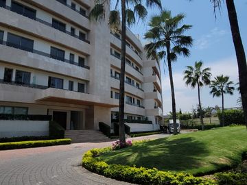 En venta lujoso y moderno departamento en Edificio Sotonovo, Km 6 vía a Samborondón, vista al Río.