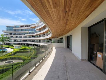 En venta lujoso y moderno departamento en Edificio Sotonovo, Km 6 vía a Samborondón, vista al Río.