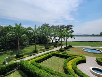 En venta lujoso y moderno departamento en Edificio Sotonovo, Km 6 vía a Samborondón, vista al Río.