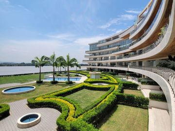 En venta lujoso y moderno departamento en Edificio Sotonovo, Km 6 vía a Samborondón, vista al Río.