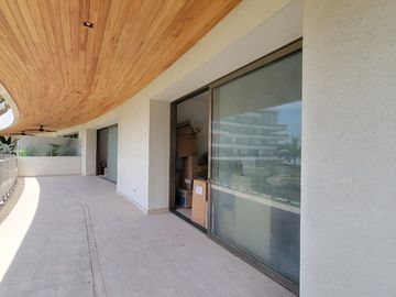 En venta lujoso y moderno departamento en Edificio Sotonovo, Km 6 vía a Samborondón, vista al Río.