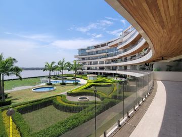 En venta lujoso y moderno departamento en Edificio Sotonovo, Km 6 vía a Samborondón, vista al Río.