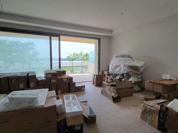 En venta lujoso y moderno departamento en Edificio Sotonovo, Km 6 vía a Samborondón, vista al Río.