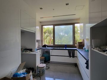 En venta lujoso y moderno departamento en Edificio Sotonovo, Km 6 vía a Samborondón, vista al Río.