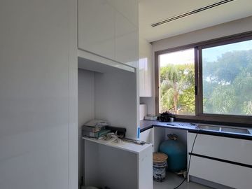 En venta lujoso y moderno departamento en Edificio Sotonovo, Km 6 vía a Samborondón, vista al Río.
