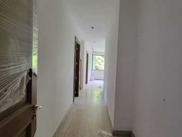 En venta lujoso y moderno departamento en Edificio Sotonovo, Km 6 vía a Samborondón, vista al Río.