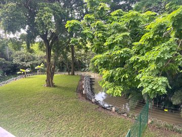 En venta lujoso y moderno departamento en Edificio Sotonovo, Km 6 vía a Samborondón, vista al Río.