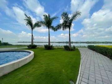 En venta lujoso y moderno departamento en Edificio Sotonovo, Km 6 vía a Samborondón, vista al Río.