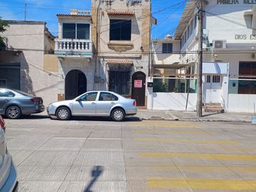 Casa en venta en dos niveles uso comercial