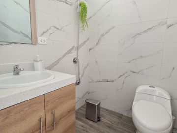 Se Vende Casa De Estreno En Urb La Florida De Ica