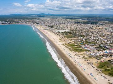 En venta terrenos esquineros en Via Data Posorja en Playas Villamil, cerca al mar.