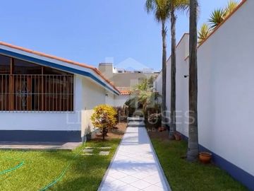 VENDO CASA DE UNA PLANTA EN SURCO 1,209m2