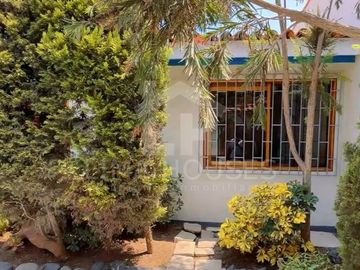VENDO CASA DE UNA PLANTA EN SURCO 1,209m2