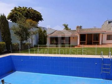 VENDO CASA DE UNA PLANTA EN SURCO 1,209m2