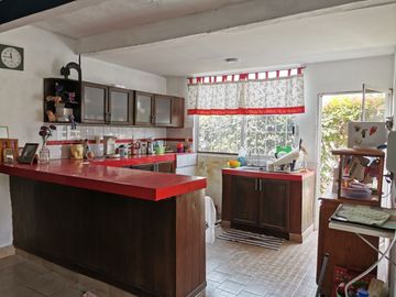 Bonita casa con local