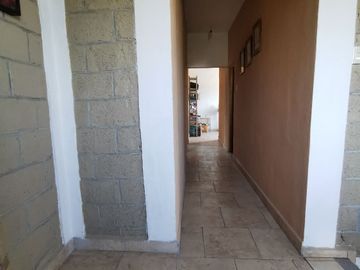Bonita casa con local