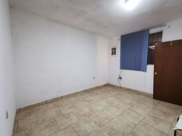Bonita casa con local