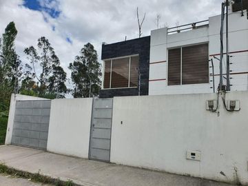 Vendo casa nueva en Ibarra 127m2, Parroquia San Francisco