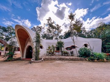 VILLAS DISRUPTIVAS de 1-5 habitaciones on-demand sobre Av. Coba en Tulum