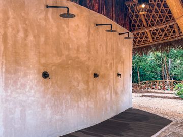 VILLAS DISRUPTIVAS de 1-5 habitaciones on-demand sobre Av. Coba en Tulum