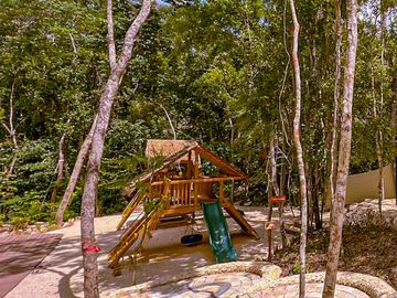 VILLAS DISRUPTIVAS de 1-5 habitaciones on-demand sobre Av. Coba en Tulum