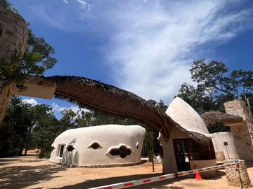 VILLAS DISRUPTIVAS de 1-5 habitaciones on-demand sobre Av. Coba en Tulum
