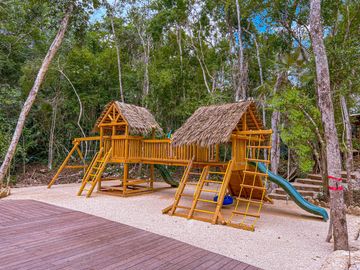 VILLAS DISRUPTIVAS de 1-5 habitaciones on-demand sobre Av. Coba en Tulum