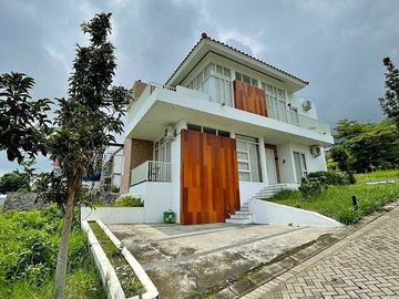 Rumah Villa 2 Lantai Luas 263 di Amartha Jatim Park Batu Malang