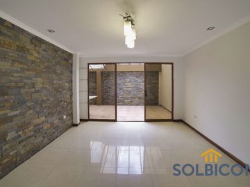 Casa a la venta en Cuenca Misicata de 4 habitaciones