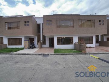 Casa a la venta en Cuenca Misicata de 4 habitaciones