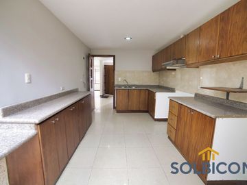 Casa a la venta en Cuenca Misicata de 4 habitaciones
