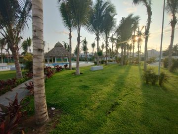 Venta de departamento junto a la playa con 3 habitaciones y club de playa