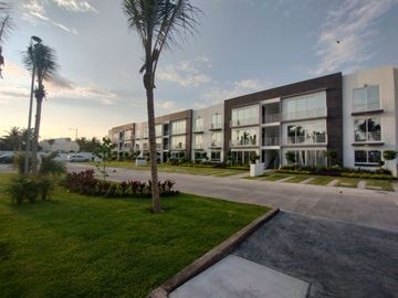 Venta de departamento junto a la playa con 3 habitaciones y club de playa