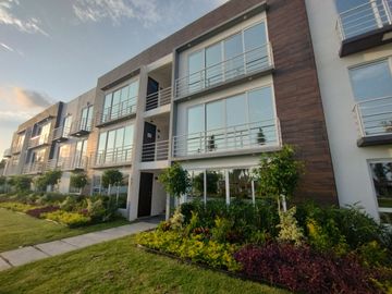 Venta de departamento junto a la playa con 3 habitaciones y club de playa
