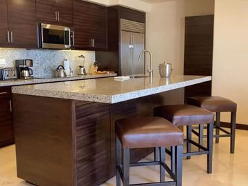Departamento en planta baja, con vista al mar, y entrada directa al area de la alberca y Jacuzzi privado, Pacific Ocean, Cabo San Lucas.