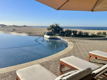 Departamento en planta baja, con vista al mar, y entrada directa al area de la alberca y Jacuzzi privado, Pacific Ocean, Cabo San Lucas.