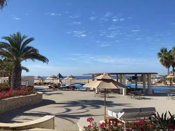 Departamento en planta baja, con vista al mar, y entrada directa al area de la alberca y Jacuzzi privado, Pacific Ocean, Cabo San Lucas.