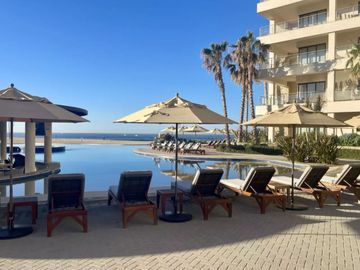 Departamento en planta baja, con vista al mar, y entrada directa al area de la alberca y Jacuzzi privado, Pacific Ocean, Cabo San Lucas.