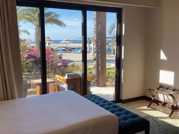 Departamento en planta baja, con vista al mar, y entrada directa al area de la alberca y Jacuzzi privado, Pacific Ocean, Cabo San Lucas.