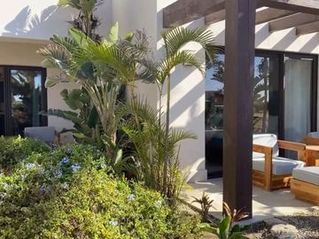 Departamento en planta baja, con vista al mar, y entrada directa al area de la alberca y Jacuzzi privado, Pacific Ocean, Cabo San Lucas.