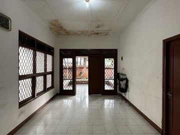 RUMAH at Jl. DARMAWANGSA, KEBAYORAN BARU, JAKSEL