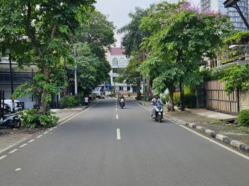 RUMAH at Jl. DARMAWANGSA, KEBAYORAN BARU, JAKSEL