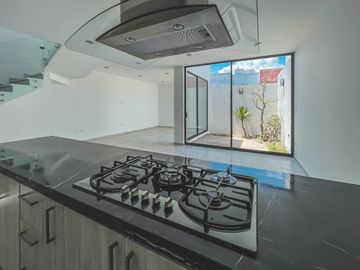 CASA EN VENTA FRACCIONAMIENTO EL SUSPIRO