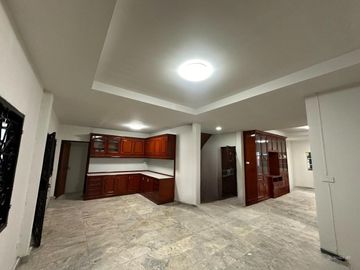 For Sale Newly Renovated Detached house in Prime Location near MRT Srinuch.