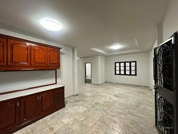 For Sale Newly Renovated Detached house in Prime Location near MRT Srinuch.