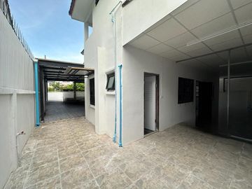 For Sale Newly Renovated Detached house in Prime Location near MRT Srinuch.