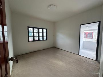 For Sale Newly Renovated Detached house in Prime Location near MRT Srinuch.