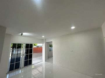 For Sale Newly Renovated Detached house in Prime Location near MRT Srinuch.